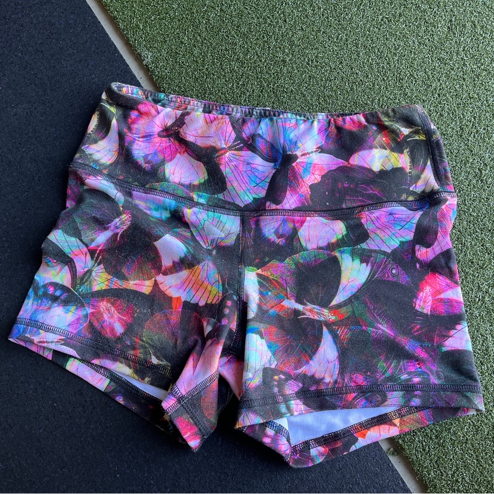 Colorful Butterfly Print Women's Fleo Shorts